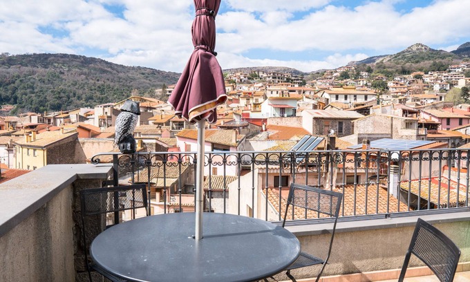 Santu Lussurgiu House | Su Cucumiao - Typical house with panoramic terrace