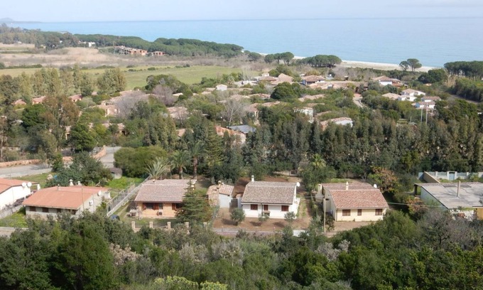 Perdepera Villa | Su Sinnipiri A cottage with garden right on the beach