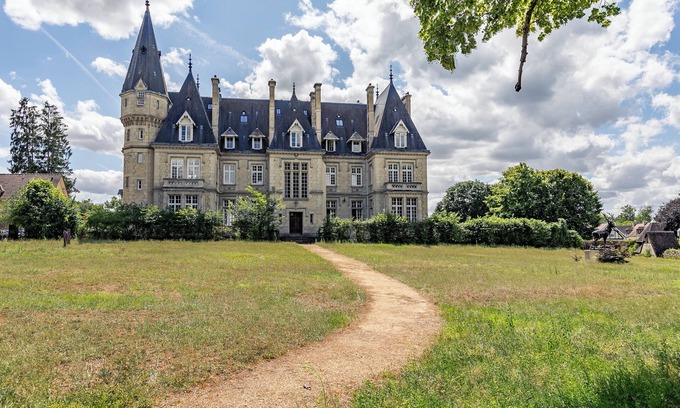 Saint-Jean-aux-Bois Apartment | Sublime apartment in the castle of a listed village in the heart of the forest.