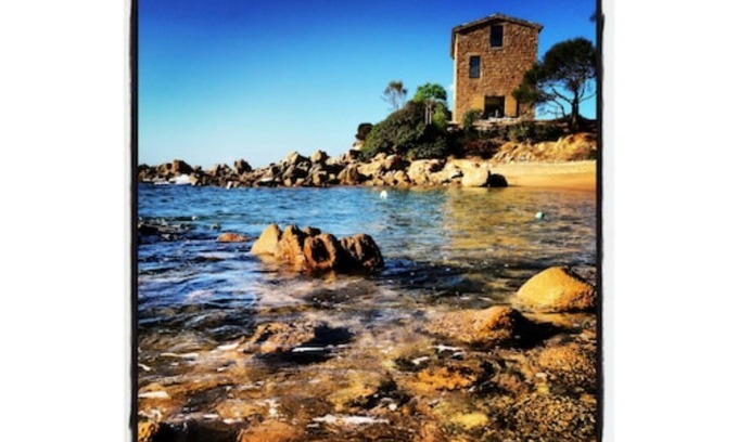 Coti-Chiavari House | SUBLIME BERGERIE feet in the water in South Corsica