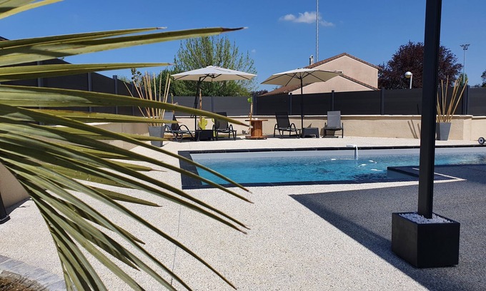 Bon-Encontre Villa | Sublime villa, private swimming pool heated to 26° (depending on season), table soccer