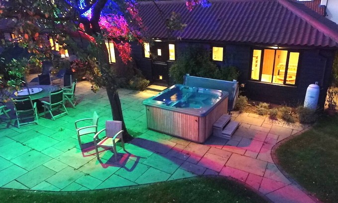Eye House | Suffolk retreat with outdoor hot tub, sleeps up to 7