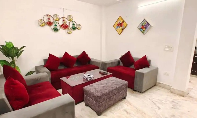 New Delhi Apartment | Sufiyana Plain Beautiful