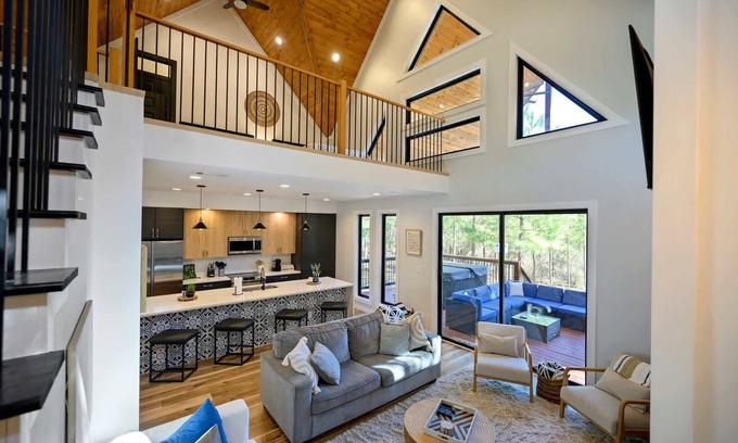 Broken Bow Cabin | Sugar Bear Den Stay for 10!