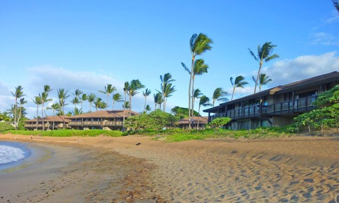 Spreckelsville House | Sugar Cove on the north shore - beach, views, pool.