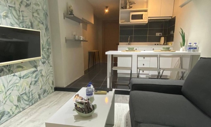 Eski Lara Apartment | [Suite 1] Small Cozy flat with private garden