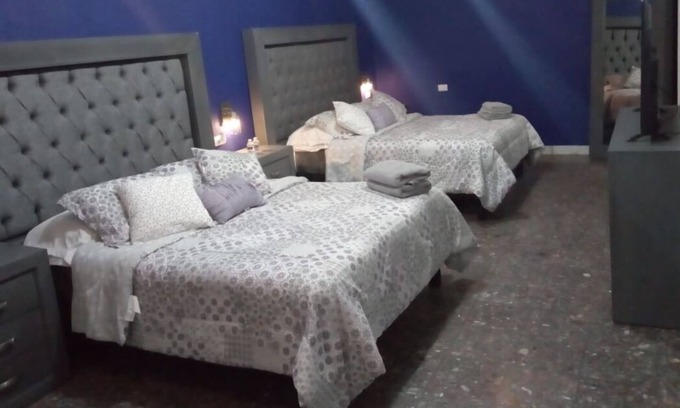 Cuauhtemoc Apartment | SUITE 2, EN PRIMER PISO CON DOS CAMAS QUEEN, CON TV, Y UN GRAN BAÑO