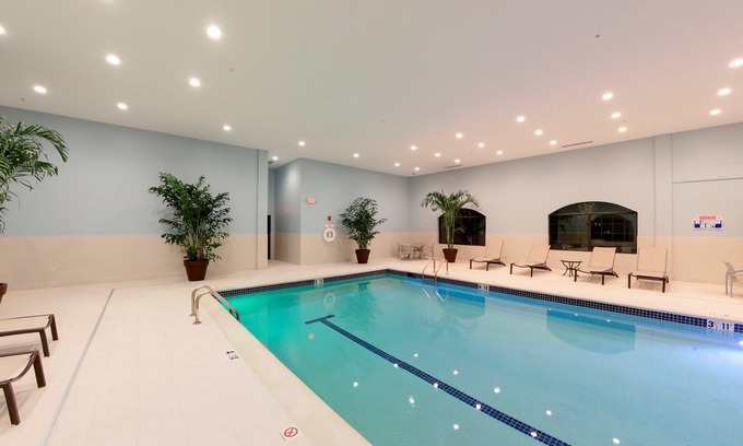 Bryant Pattengill West Condo | Suite Close to U of M | Indoor Pool + Business Ctr