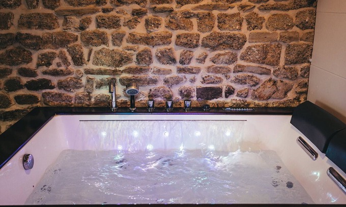 Bouvet Island Apartment | Suite de l'Etoile with private jacuzzi and Sauna in Normandy