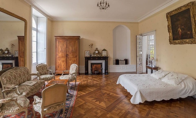 Fontenay-le-Comte House | Suite-Family-Private Bathroom-Pool view-suite 4 etoiles