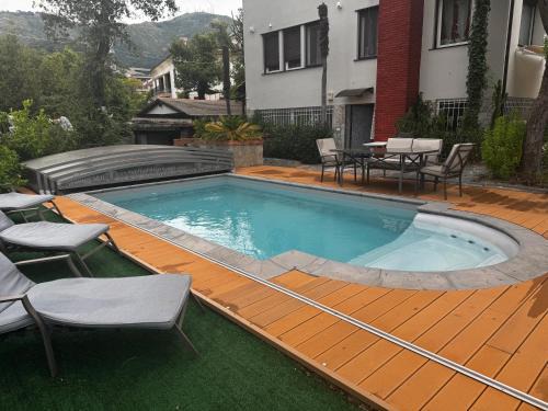 Quarto dei Mille Apartment | SUITE FLORE - Oasi di Relax in un elegante VILLA