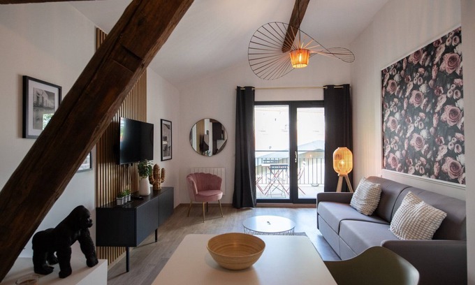 Charlier - Valvert Apartment | Suite Kella 2 - Tassin - Lovely renovated studio