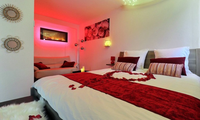Blagnac Apartment | Suite Kessel, Romantic Studio with private Jacuzzi near Toulouse
