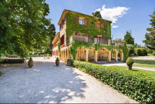 Aix-en-Provence Bed & Breakfast | Suite le Quervalat dans magnifique bastide 18eme