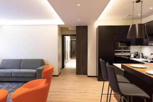 Dijon Centre Ville Apartment | Suite Montrachet 4 personnes vue cathédrale 1 Place de parking