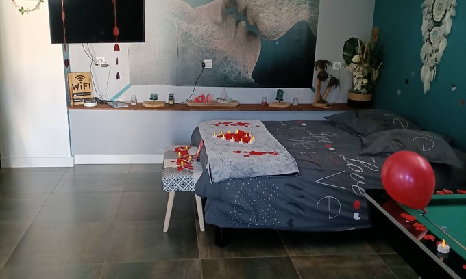 Trebes Bed & Breakfast | Suite Privative Avec Jaccuzi Billard et Terrasse a 10 min de Cité de Carcassonne