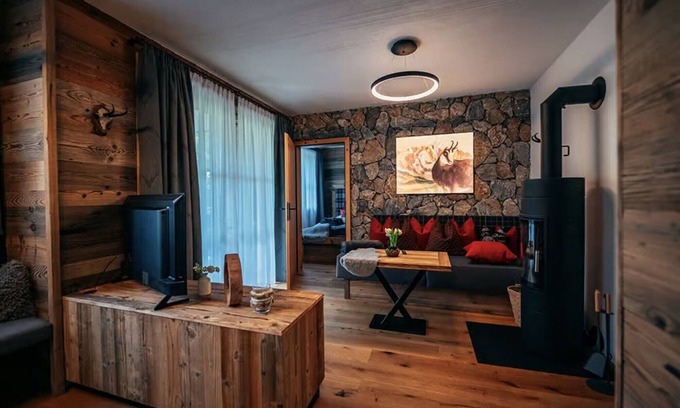 Scharnitz Apartment | Suite Reh at the gate to the Karwendel