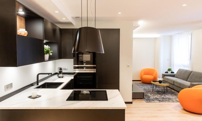 Dijon Centre Ville Apartment | Suite Romanée 6 personnes vue Cathédrale 2 Places de parking