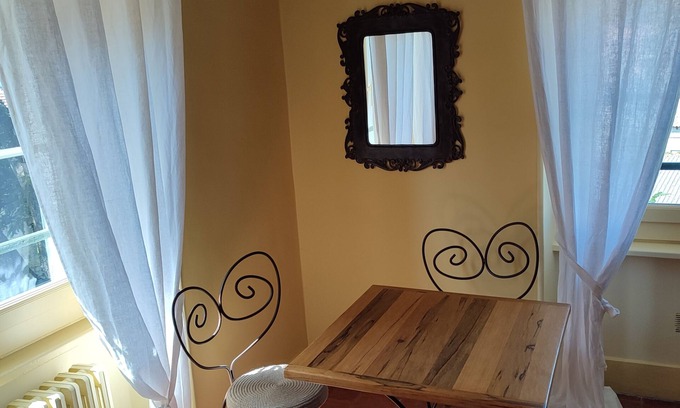 Centre Ville d'Ales Bed & Breakfast | Suite Romantique Balneo