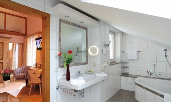 Oberammergau House | Suite Thomas Mann - Aktiv Hotel Böld & Restaurant Uhrmacher