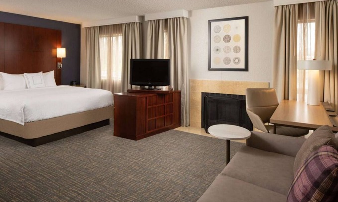 Brentwood Apartment | Suite w/Free Breakfast, Pets Are Welcome, Short Drive To Johnny Cash Museum!