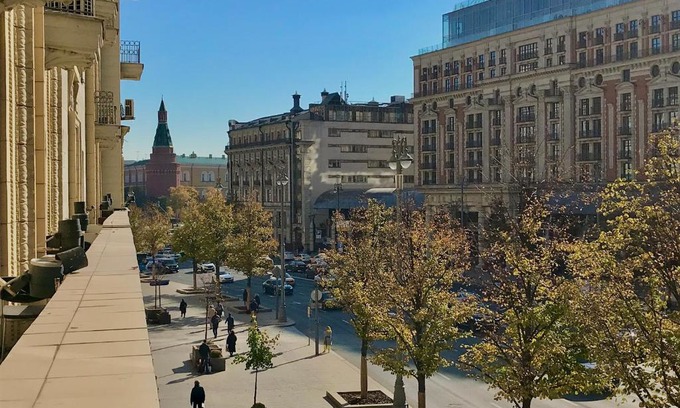 Central Administrative Okrug Apartment | Suite with a balcony and a view of the Moscow Kremlin