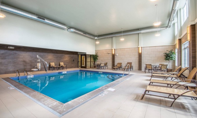 East Texas Condo | Suite with Conference Space | Free Breakfast + 24-hour Business Center