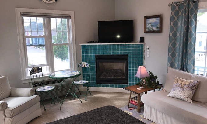 Misquamicut Condo | SUMMER 2025 GETAWAY! Great rates and Beach Parking included!
