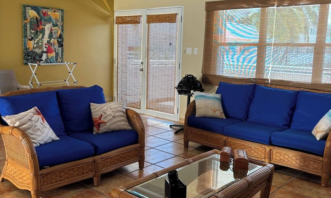 Cabezas Villa | Summer All Year Long! WiFi, Smart TV, Exclusive Area.