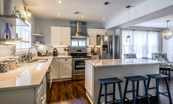 Crystal Beach House | Summer Banks Paradise - 4 Minute walk to Beach, 25 Min drive to Niagara Falls