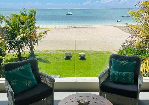 Pointe D'esny Apartment | Summer Breeze Beachfront Luxury Apartment Pointe d'Esny