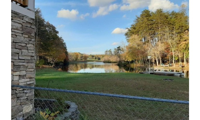 Crossville House | Summer Fun! Lake House - PETS, jukebox, pool table, firepit, canoe, kayak