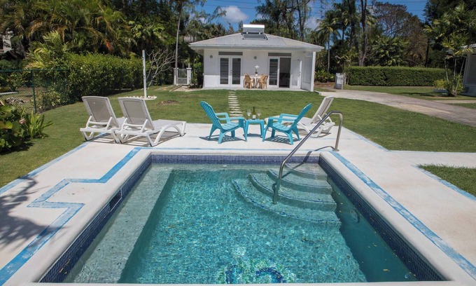 Gibbes House | Summer Getaway: 2Bed Bungalow with Private Pool