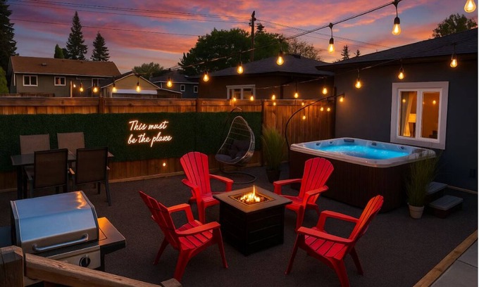Jasper Place Hotel | Summer Haven-HotTub-FireTable-King Bed-BBQ-Sleeps8