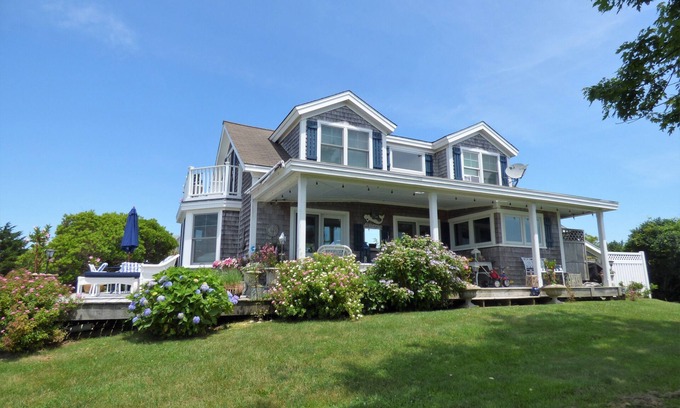 Block Island House | Summer House overlooking the water