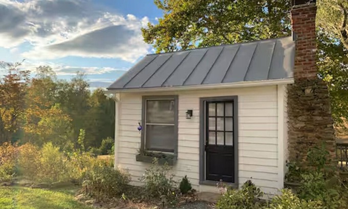 Batesville Cottage | Summer Kitchen Cottage near charming Charlottesville