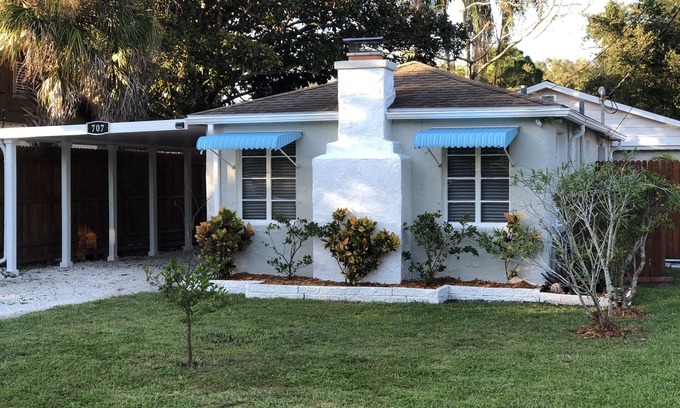 Bayshore Gardens House | SUMMER SALE! Weekends are best spent at the Beach!