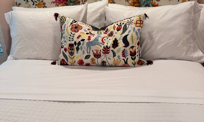 Bay Area House | Summer Space. Private bedroom/shared spacious bathroom @ "Casa de Conchis"
