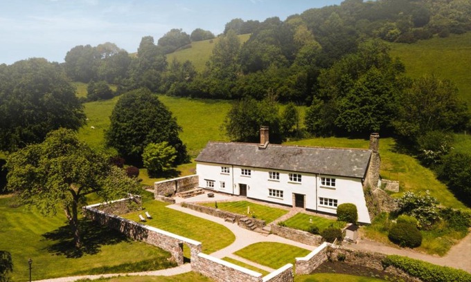 Bampton House | Summergreen Farmhouse