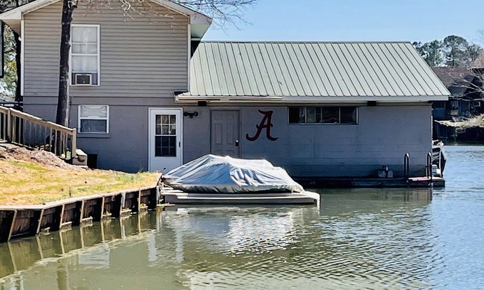 Clanton House | Summer’s Getaway on Lay Lake