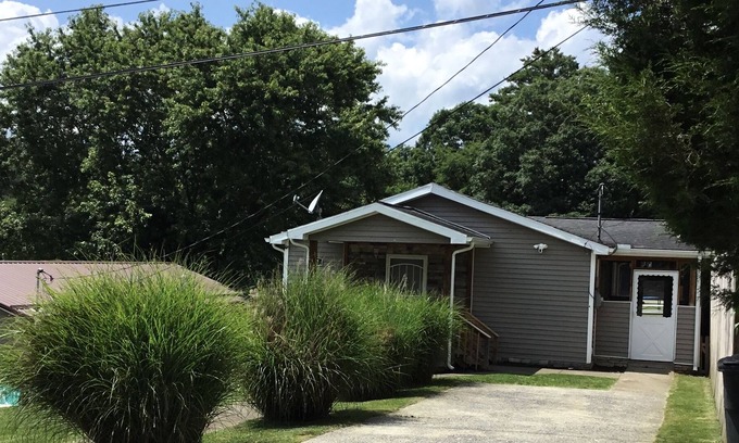 Lanark House | Summit Boy Scout. Winter place. Highway 77. 64 min. Gameroom.kids fun