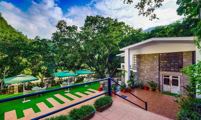 Dhunar Gaon Hotel | Summit By The Ganges Beach Resort & Spa