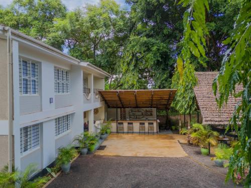 Moshi Resort | Summit Retreat