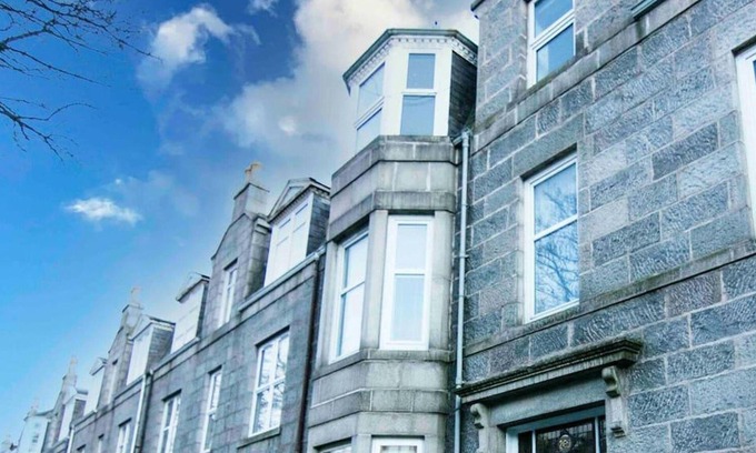 Aberdeen West End Apartment | Summit West End Elegant 1 Bed Flat Free Parking