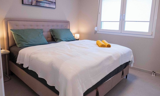 Neoi Epivates Apartment | Sun, beach & city flair - your retreat near Thessaloniki - 8min to the airport
