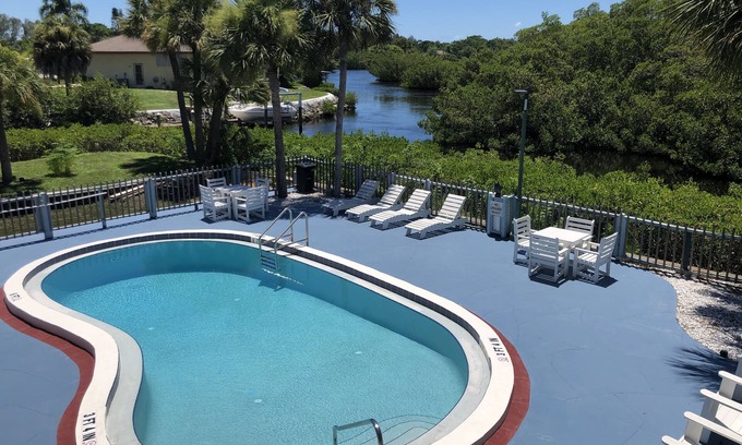 Englewood South Hotel | Sun Coast Inn