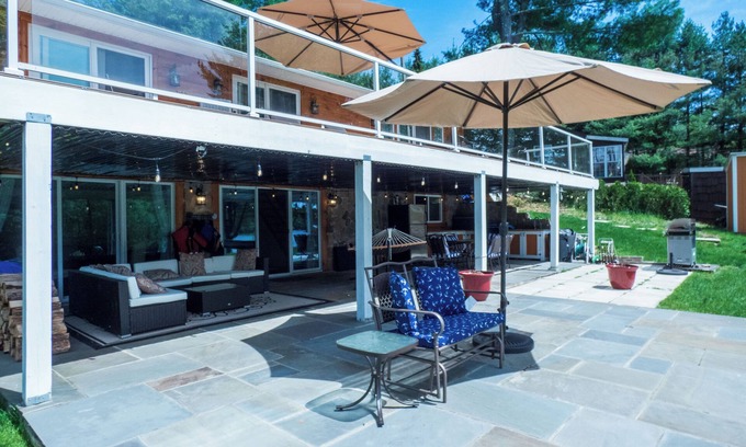 Monticello House | Sun Drenched Lakefront Cove