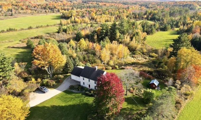 Middlebury House | Sun-filled, quiet country home on 27 acres with mountain views