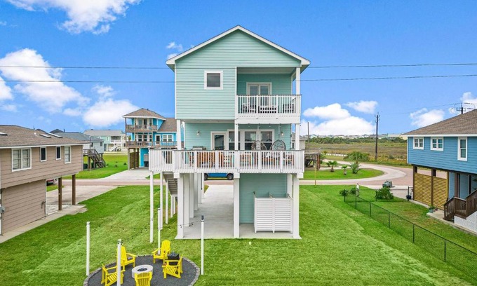 Pointe San Luis House | Sun-Kissed Swankienda