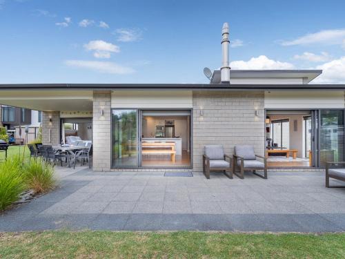 Whitianga House | Sun Seekers Lookout - Whitianga Holiday Home